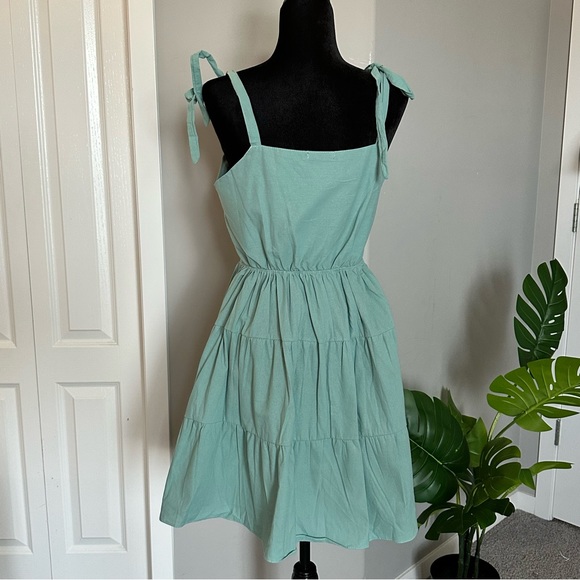 Cute Sleeveless Dress - Picture 2 of 4